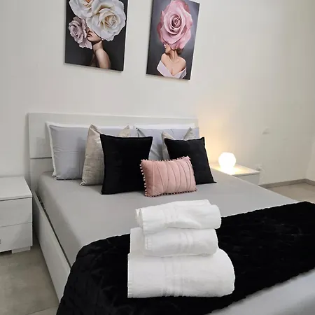 Raymihome Lugaro 1 Apartment