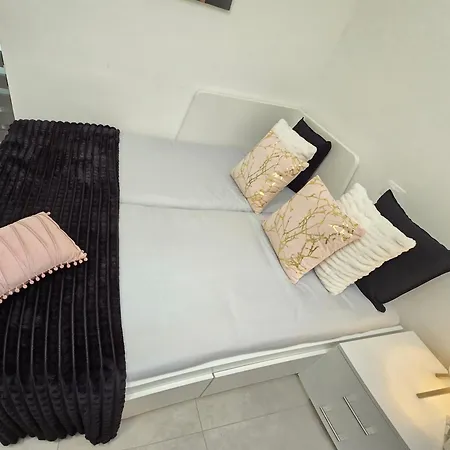 Raymihome Lugaro 1 Apartment *